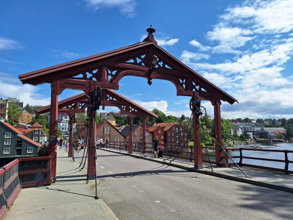 op oude brug trondheim
