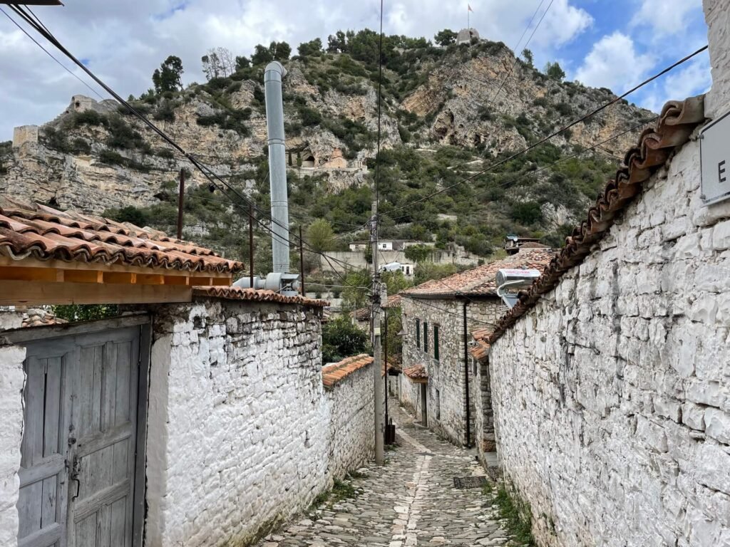 berat uitzicht op heuvel kasteel