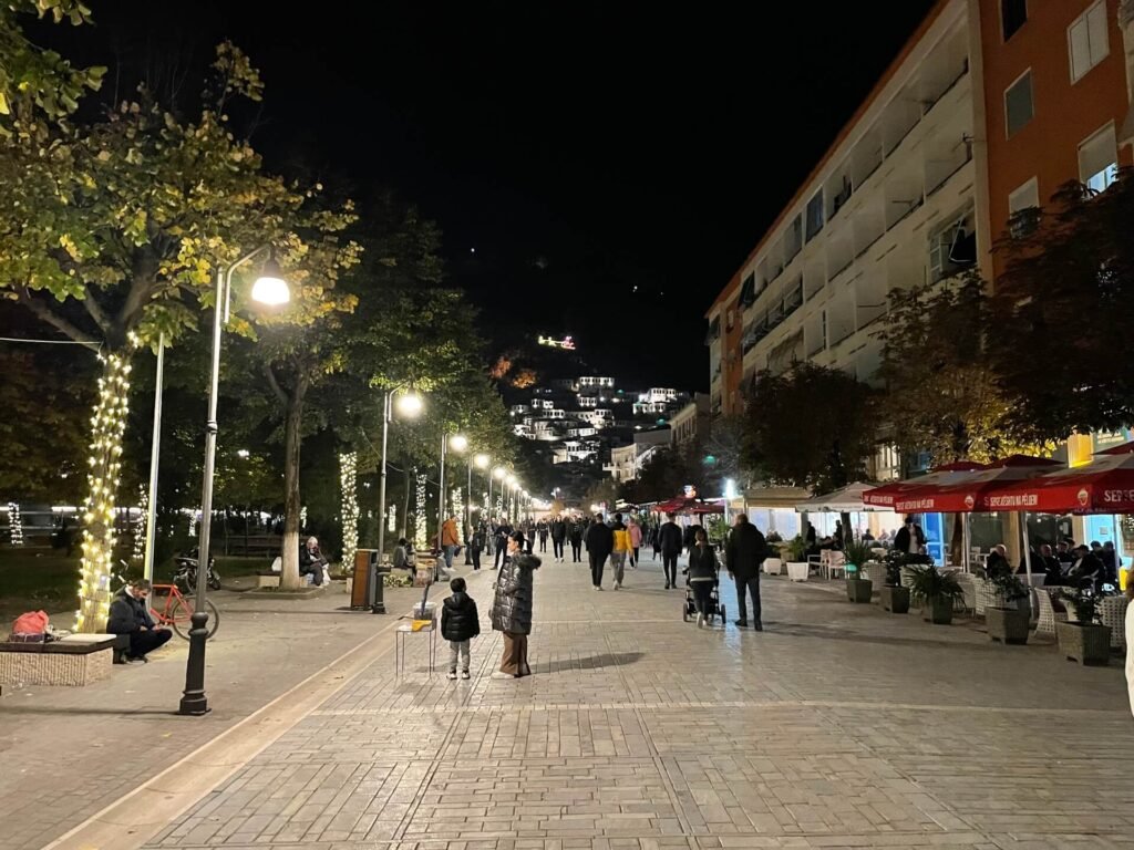 berat xhiro mensenkijken