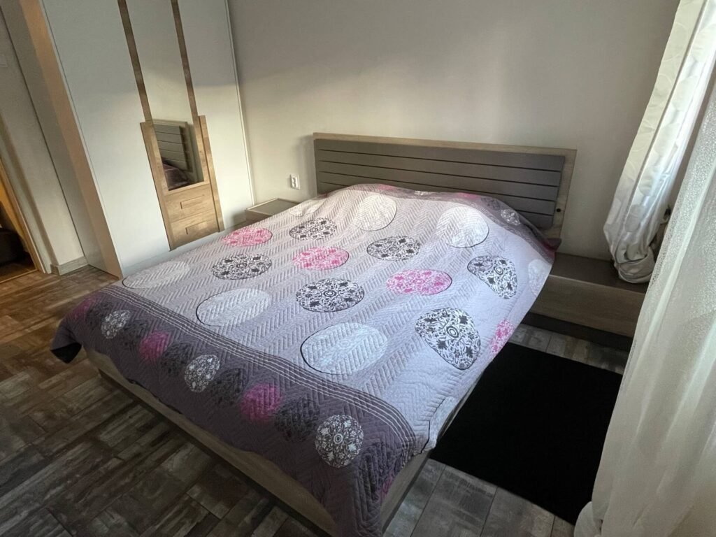 cetinje-appartement vila slaapkamer