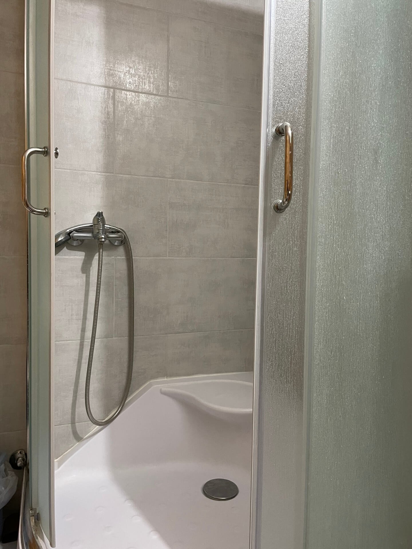 douchekop niet aan de muur