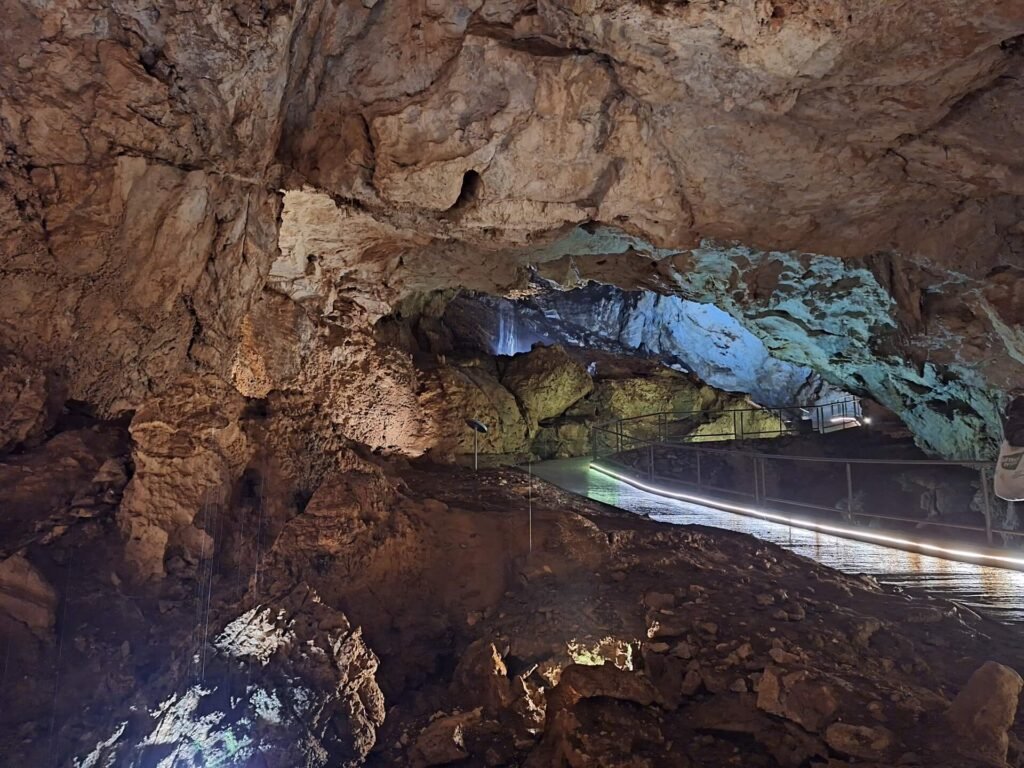 lipa cave montenegro