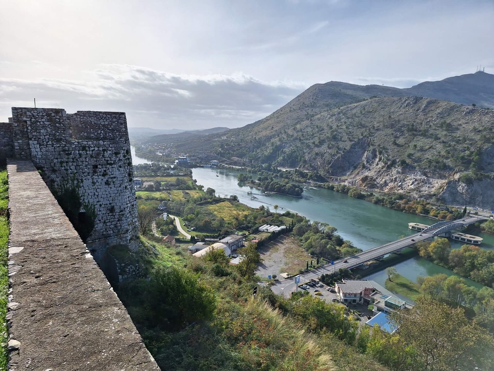rozafa kasteel shkoder buna rivier