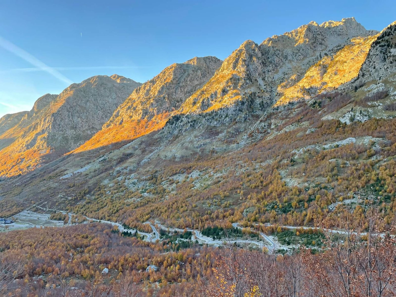 theth mooie bergweg zon