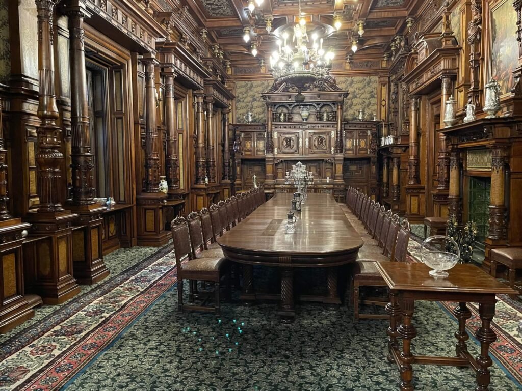 peles kasteel eetkamer