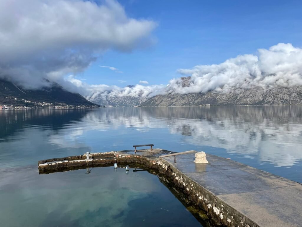 kotor bay wolken