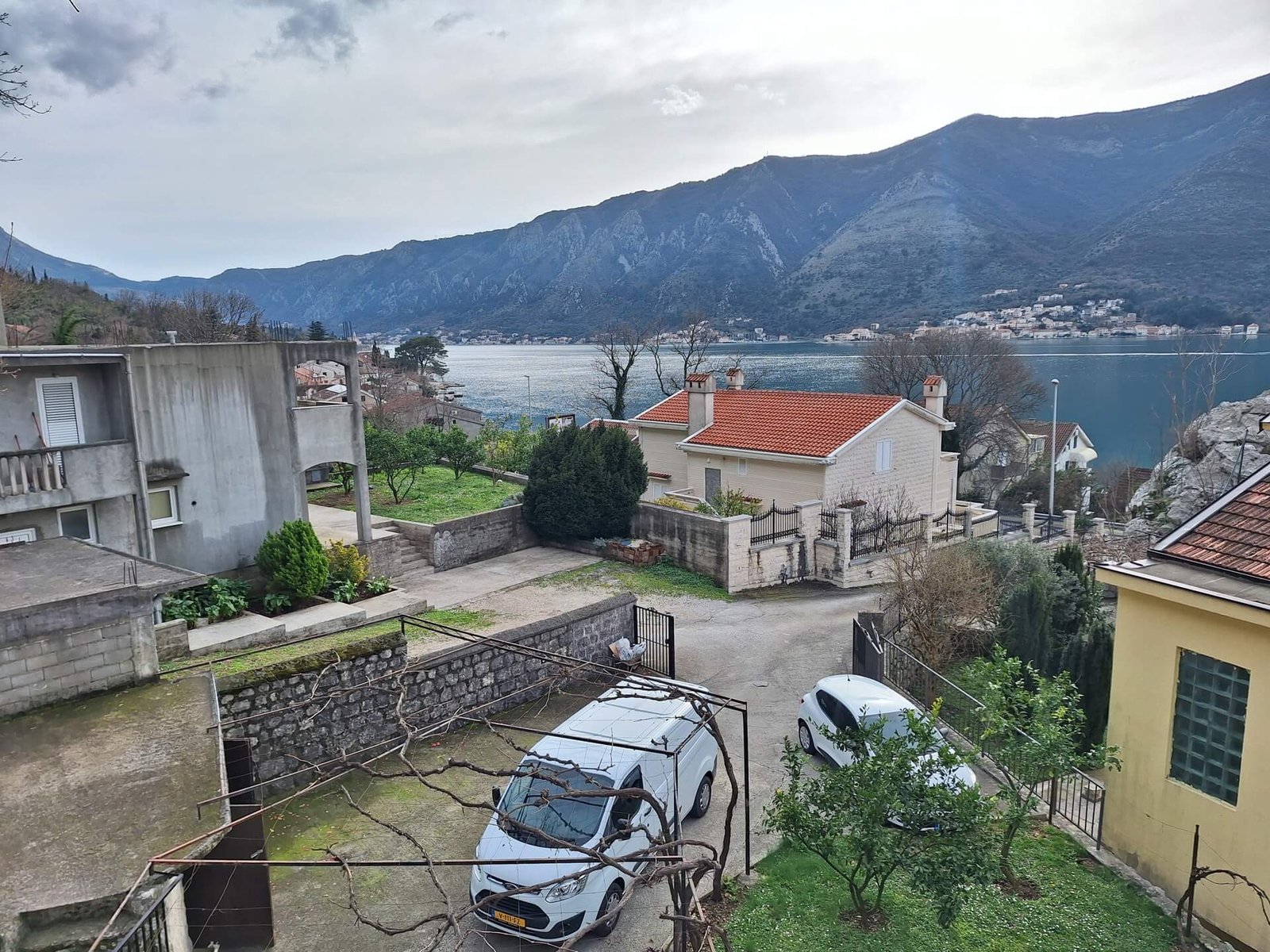 kotor uitzicht balkon