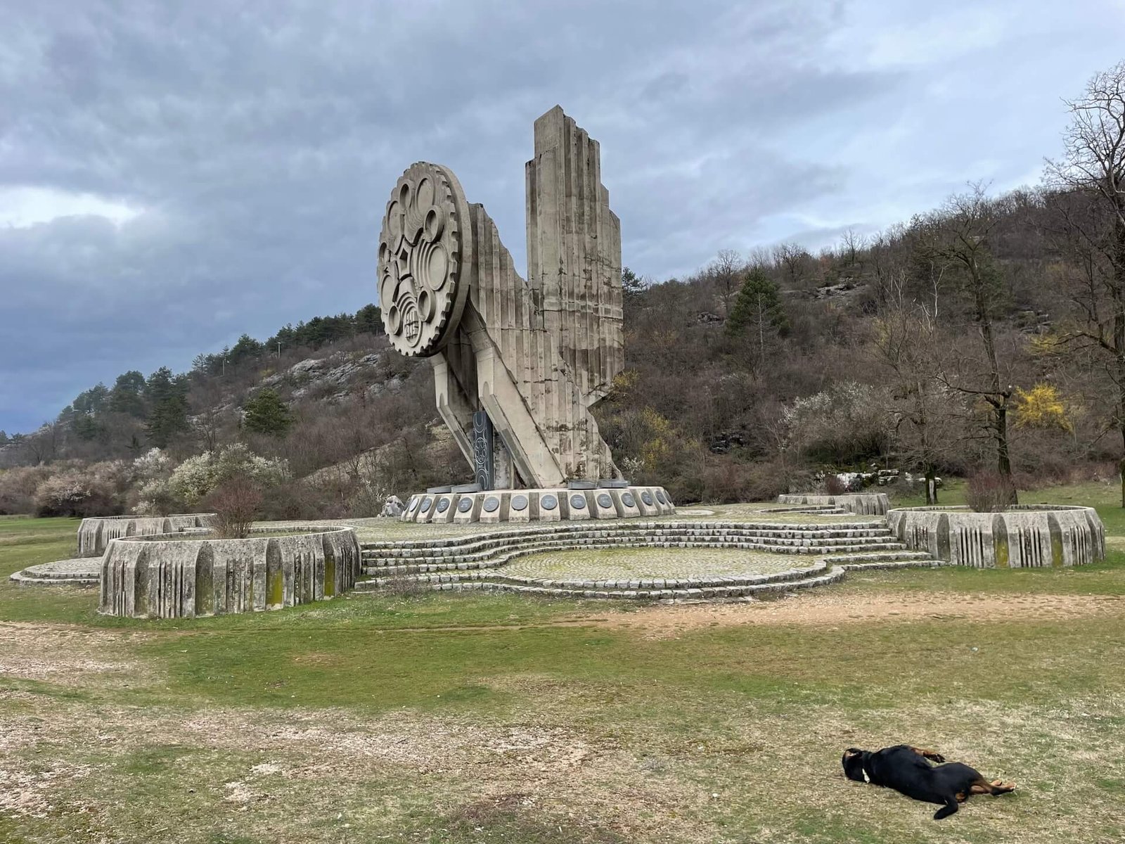 niksic communist partizan monument
