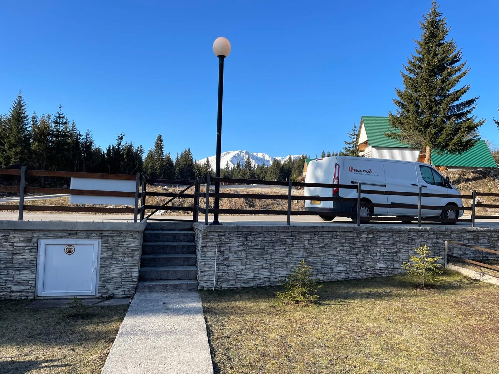 durmitor palez tuin met uitzicht