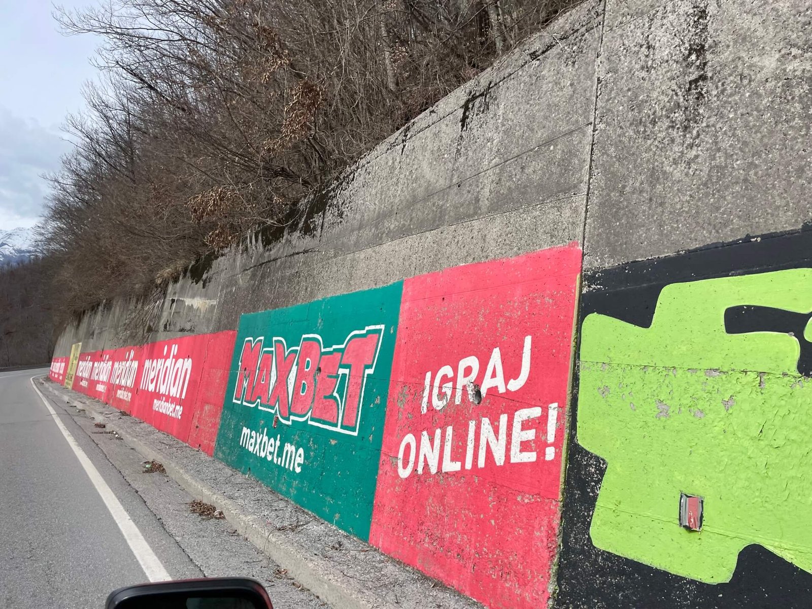 Montenegro reclame geverfd