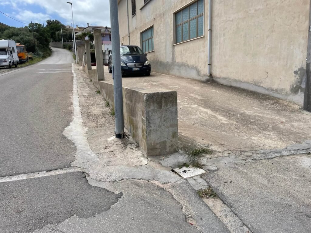 sardinie muurtje oeps