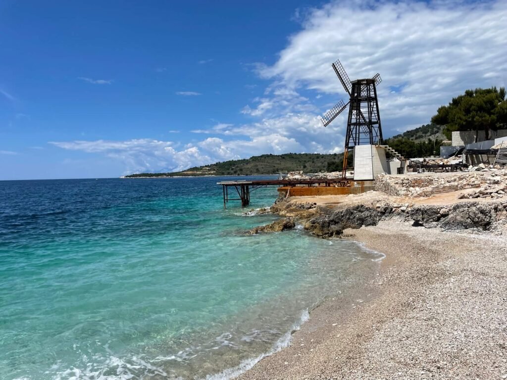Ksamil Examílio beach molen