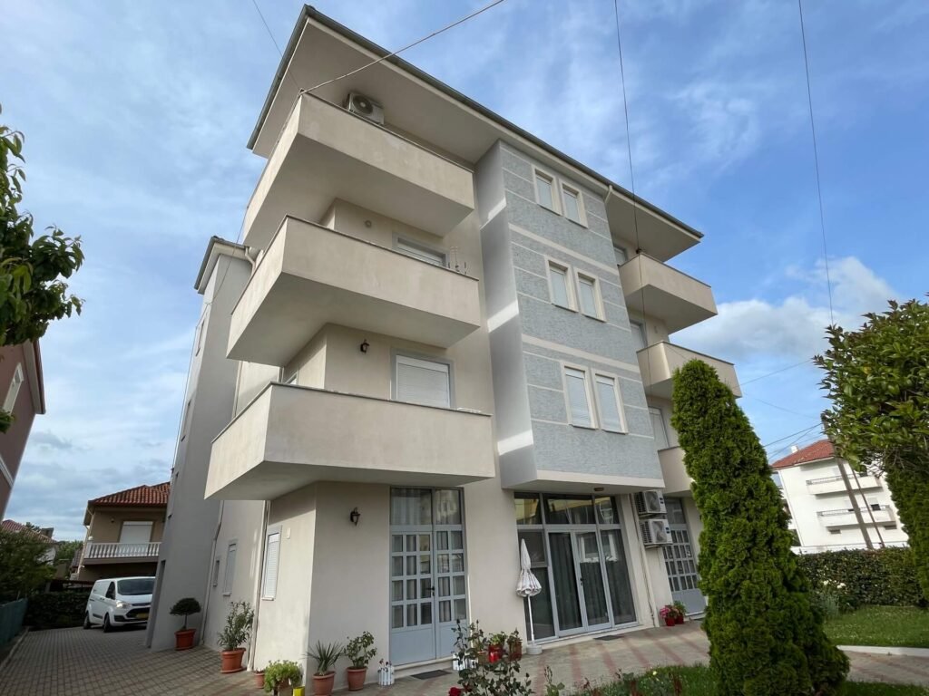 Pogradec appartement 4e verdieping