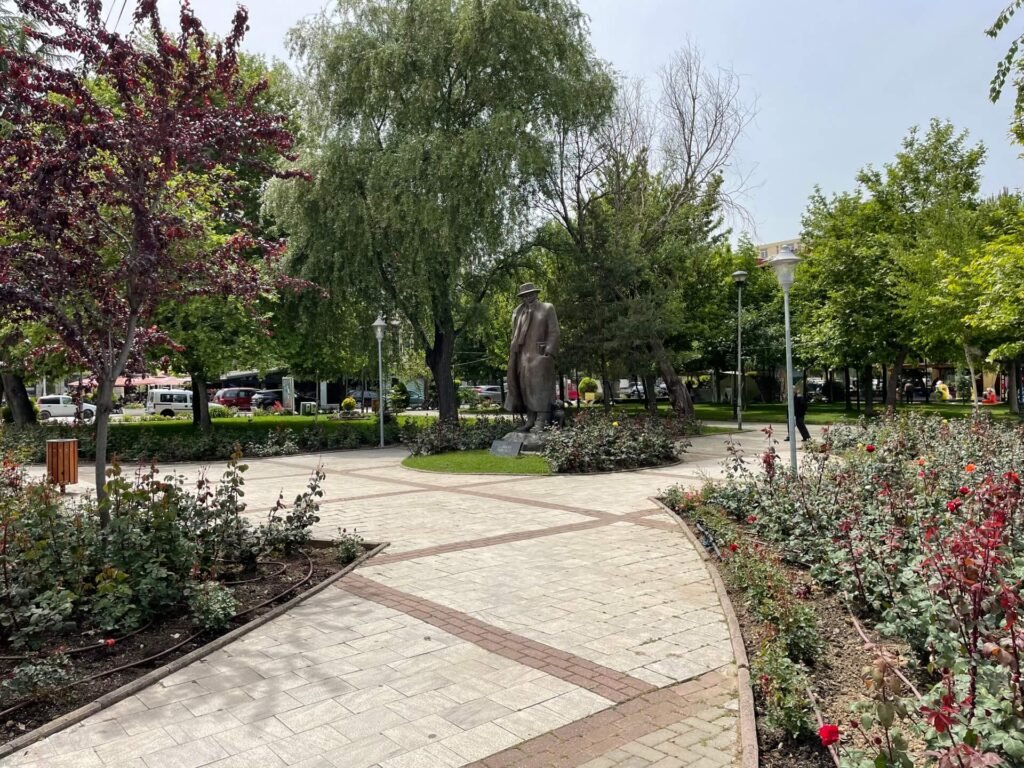 Pogradec Lasgush Poradeci monument