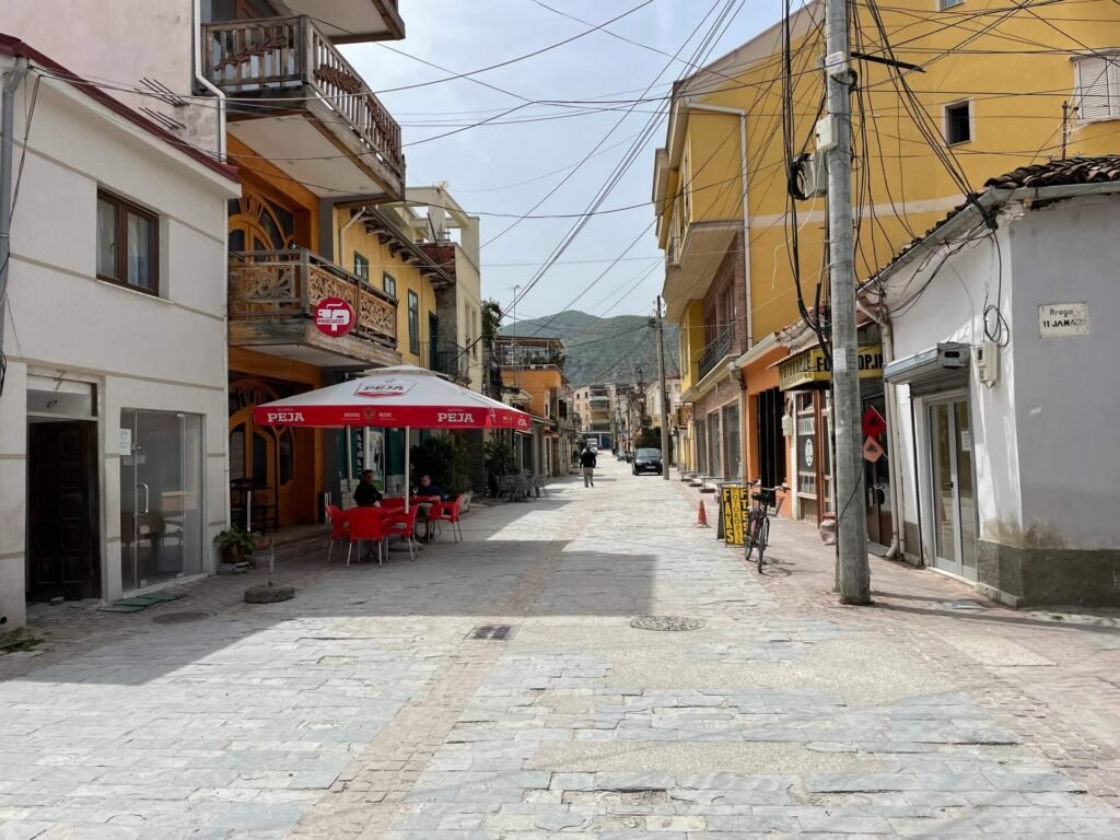 Pogradec Rruga Naim Frasheri winkelstraat