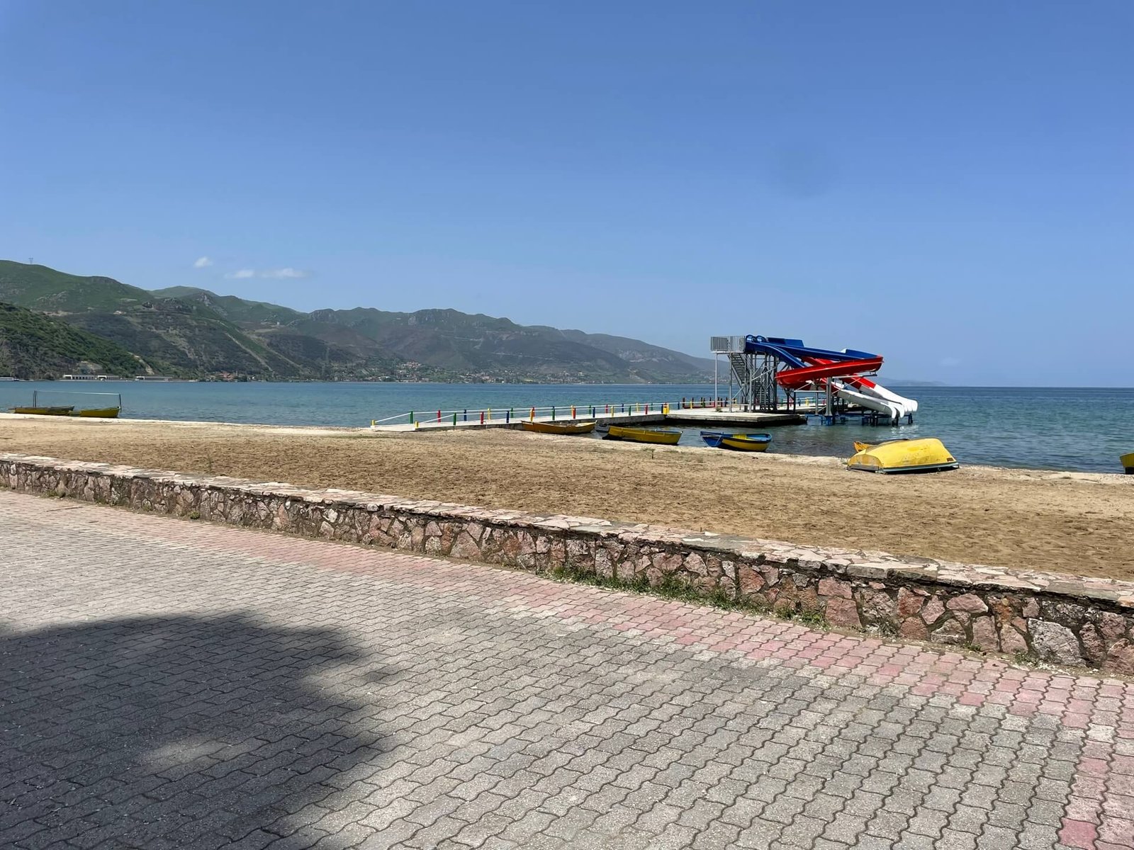 Pogradec strand glijbanen