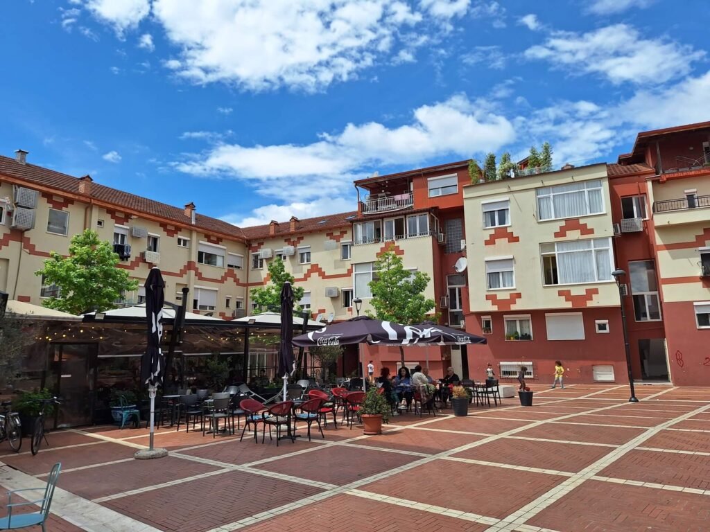 tirana pazar i ri plein