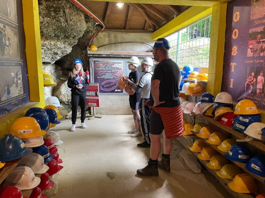 Ravne tunnels ingang