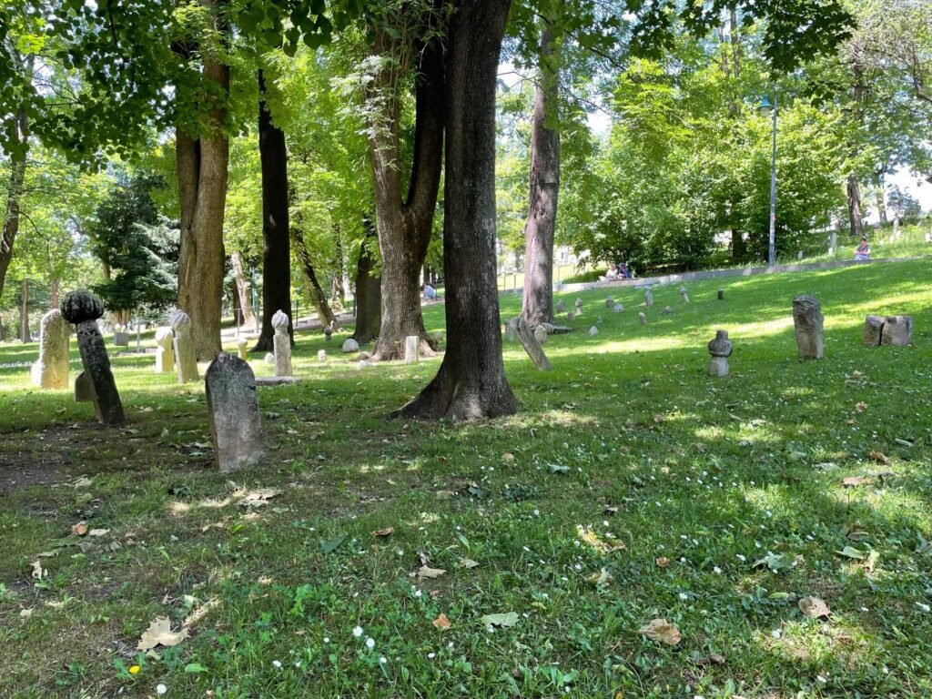 Sarajevo Veliki park graveyard heuvel