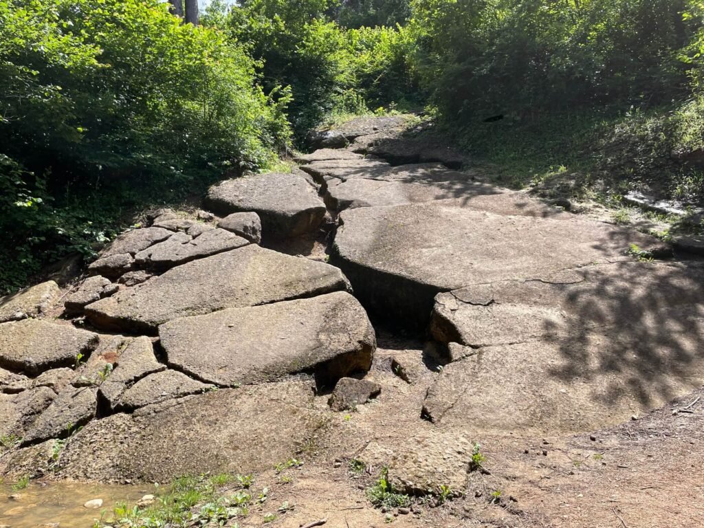 Visoko Pyramid Sun antiek beton