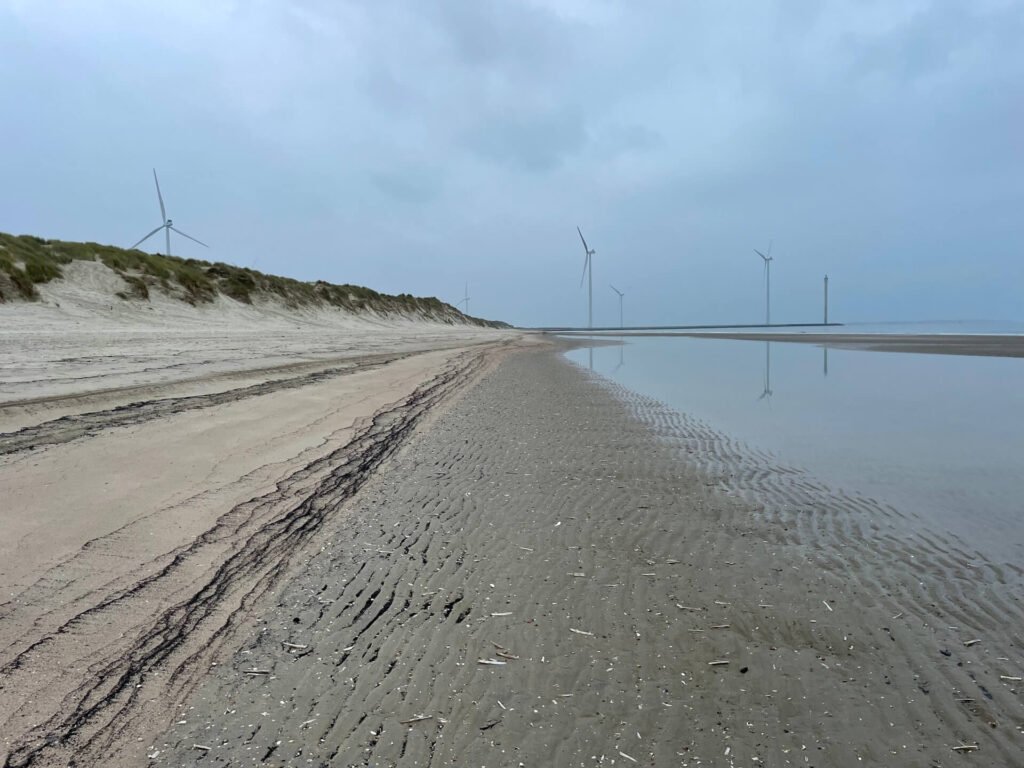 Strand bij Neeltje Jans in november